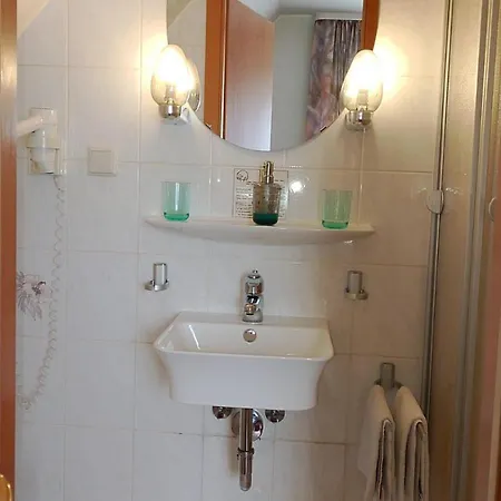 Landgasthaus Waldhorn 2*