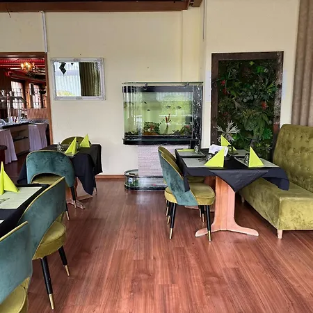 Landgasthaus Waldhorn 2*