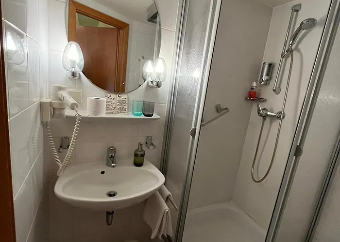 ホテル Landgasthaus Waldhorn フォルバック